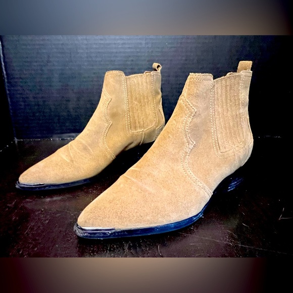 Mark Fisher Shoes - Mark Fisher Women’s tan Suede ankle boots size 6